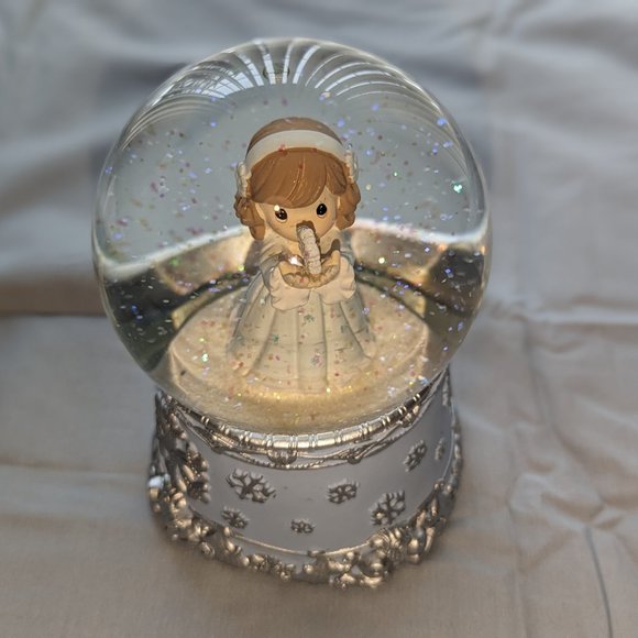 Snow Globe _ Precious Moments - Picture 1 of 5